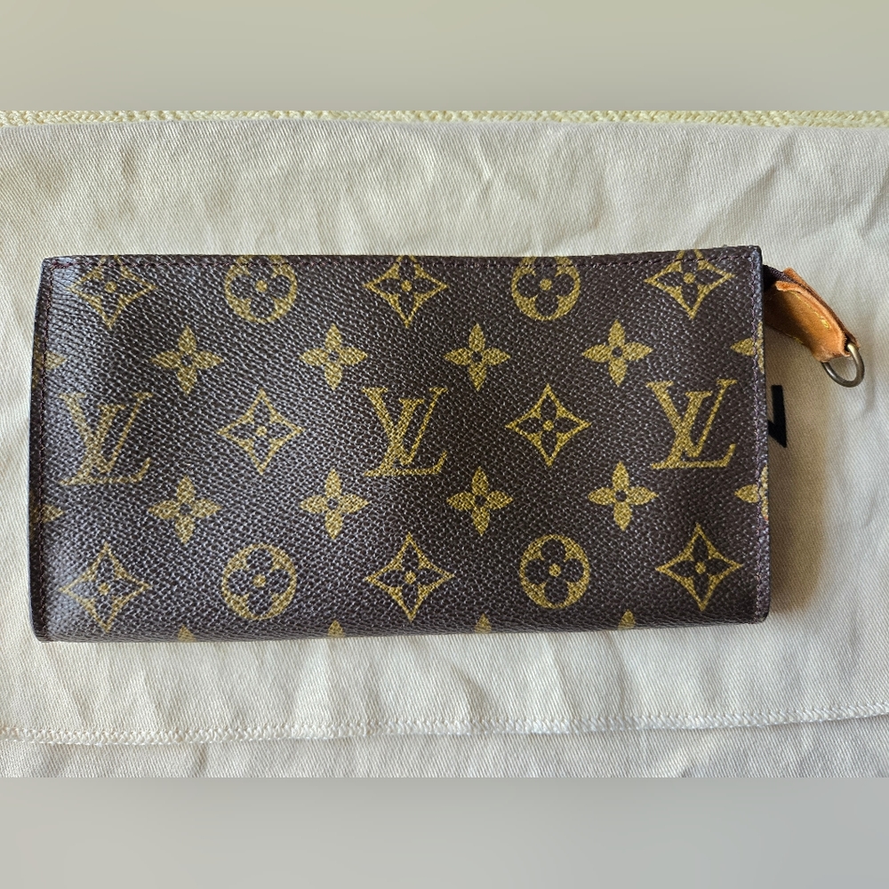 LOUIS VUITTON Monogram Bucket Pouch